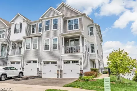 137 Aspen Dr, Cedar Grove, NJ 07009