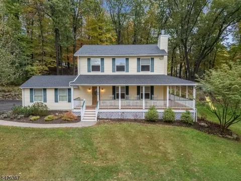 65 Summerfield Rd, Belvidere, NJ 07823