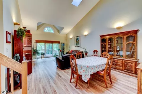 40 Worcester Dr, Wayne, NJ 07470 photo 8