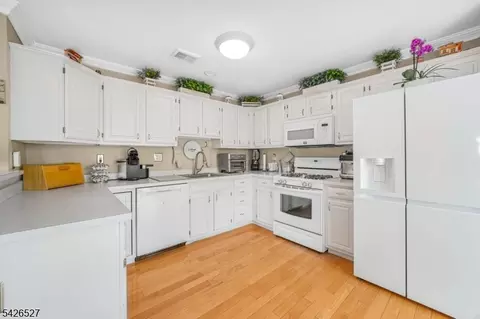 110 Warbler Dr, Wayne, NJ 07470 photo 15