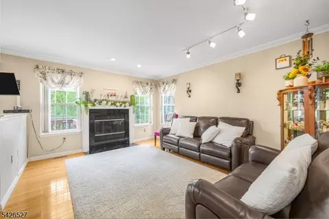 110 Warbler Dr, Wayne, NJ 07470 photo 11