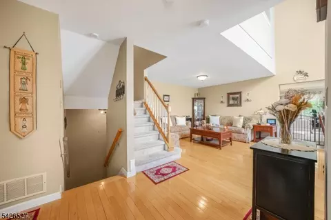 110 Warbler Dr, Wayne, NJ 07470 photo 5