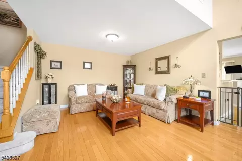 110 Warbler Dr, Wayne, NJ 07470 photo 9