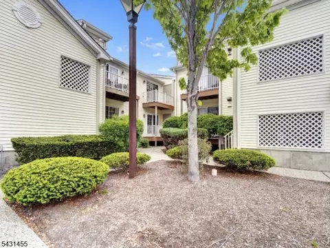 114 Potomac Dr #114, Basking Ridge, NJ 07920