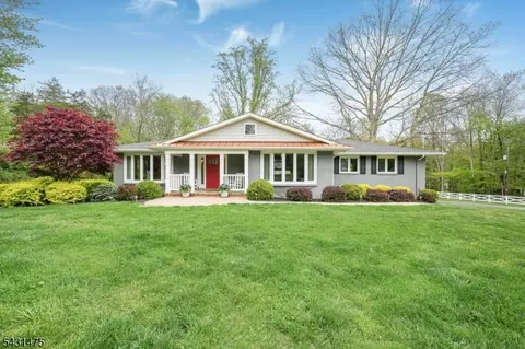 13 Laurel Pl, Chester, NJ 07930