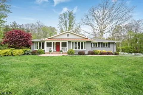 13 Laurel Pl, Chester, NJ 07930
