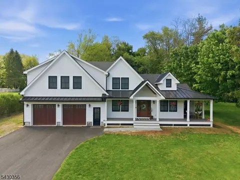 8 Longview Ave, Randolph, NJ 07869