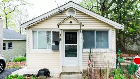 8 Cornell Way, Hopatcong, NJ 07843