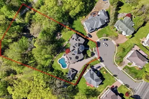 305 Blauvelt Ct, Paramus, NJ 07652 photo 48