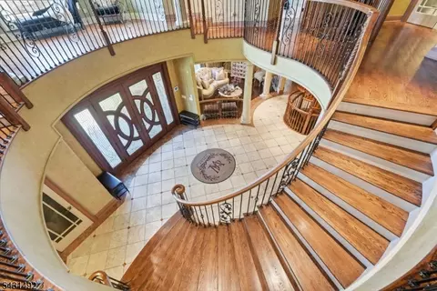 305 Blauvelt Ct, Paramus, NJ 07652 photo 6