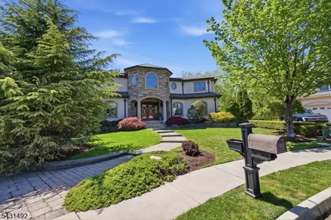 305 Blauvelt Ct, Paramus, NJ 07652 photo 2