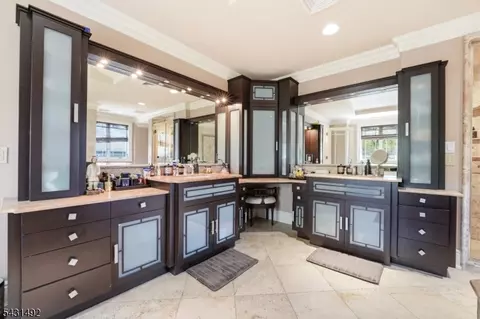 305 Blauvelt Ct, Paramus, NJ 07652 photo 33