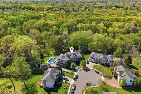 305 Blauvelt Ct, Paramus, NJ 07652 photo 50