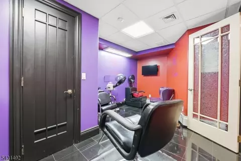305 Blauvelt Ct, Paramus, NJ 07652 photo 24