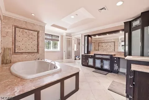 305 Blauvelt Ct, Paramus, NJ 07652 photo 32