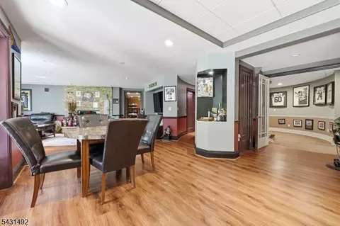 305 Blauvelt Ct, Paramus, NJ 07652 photo 36