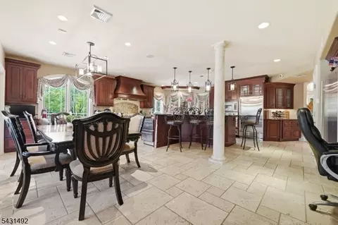 305 Blauvelt Ct, Paramus, NJ 07652 photo 39