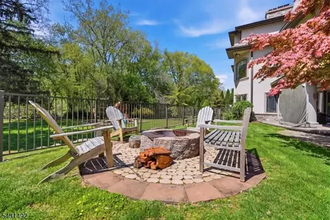 305 Blauvelt Ct, Paramus, NJ 07652 photo 46