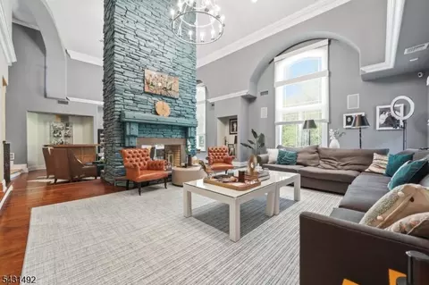 305 Blauvelt Ct, Paramus, NJ 07652 photo 9