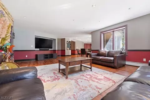 305 Blauvelt Ct, Paramus, NJ 07652 photo 15