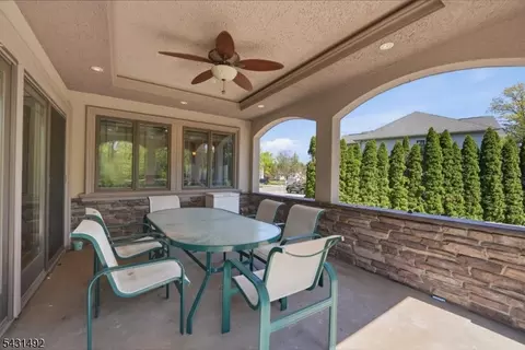 305 Blauvelt Ct, Paramus, NJ 07652 photo 45
