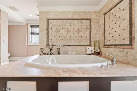 305 Blauvelt Ct, Paramus, NJ 07652 photo 38