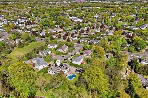 305 Blauvelt Ct, Paramus, NJ 07652 photo 49