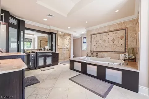 305 Blauvelt Ct, Paramus, NJ 07652 photo 34
