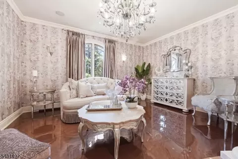 305 Blauvelt Ct, Paramus, NJ 07652 photo 8