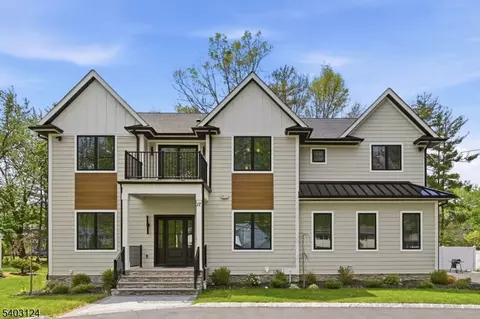 17 Arlington Dr, Livingston, NJ 07039