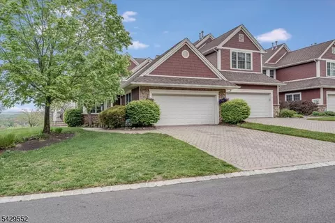 18 Kelburn Ct, Hamburg, NJ 07419