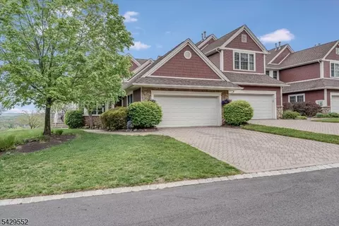 18 Kelburn Ct, Hamburg, NJ 07419