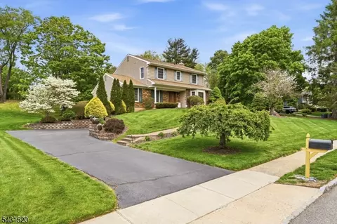 5 Halsey Rd, Towaco, NJ 07082