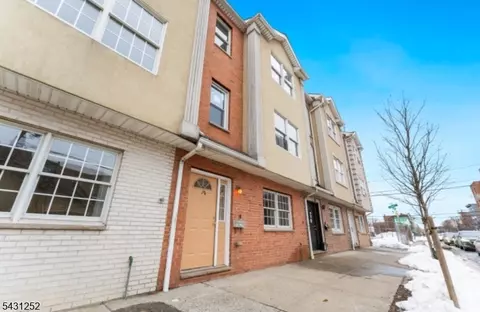 18 E Kinney St, Newark, NJ 07102