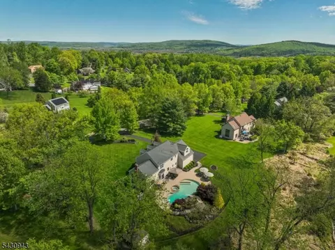 31 Copper Penny Rd, Flemington, NJ 08822