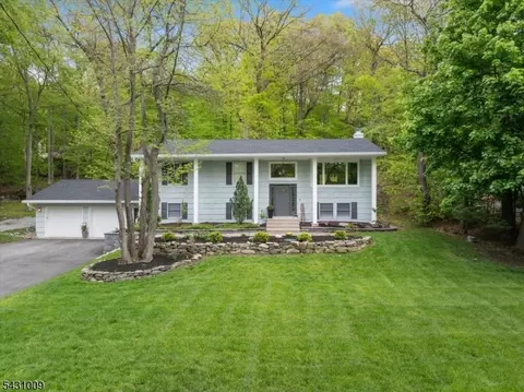 125 Kitchell Lake Dr, West Milford, NJ 07480