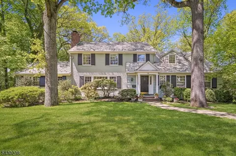 19 Greenbriar Dr, Summit, NJ 07901