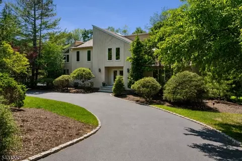 15 Manchester Ct, Morristown, NJ 07960