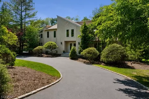 15 Manchester Ct, Morristown, NJ 07960