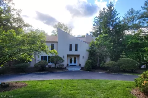 15 Manchester Ct, Morristown, NJ 07960
