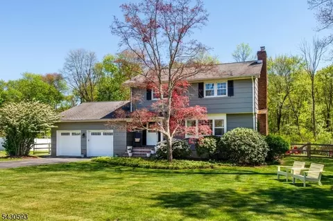 87 Oakdale Rd, Chester, NJ 07930