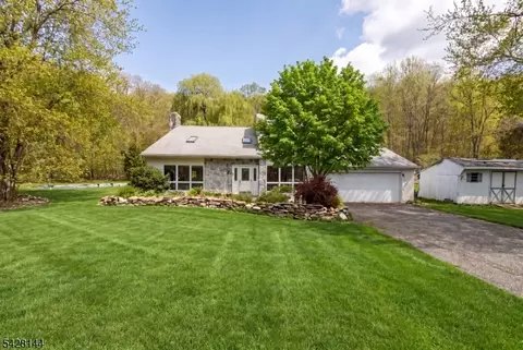 390 W Mountain Rd, Sparta, NJ 07871
