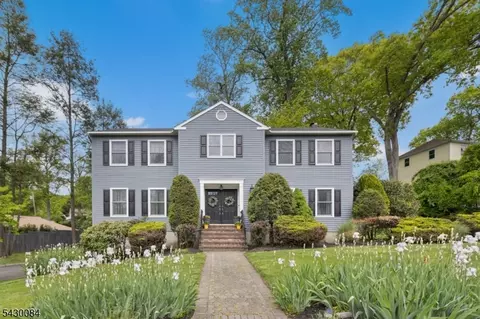 220 Queens Ln, Mountainside, NJ 07092