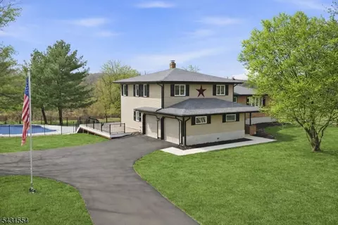 16 Schaaf Rd, Bloomsbury, NJ 08804