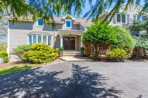 68 Rockledge Dr, Livingston, NJ 07039