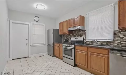 441 S Clinton St, East Orange, NJ 07018