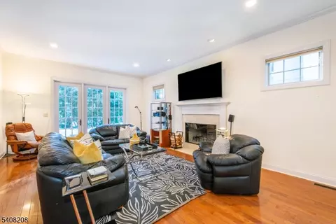 3 Christopher Ct, Montclair, NJ 07042 photo 9