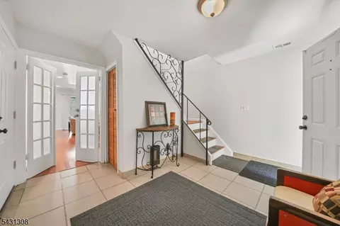 5 Davis Ave, Somerset, NJ 08873