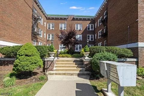2 Altamont Ct #24, Morristown, NJ 07960