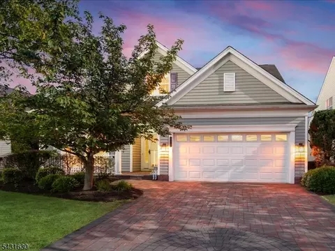 515 Crossfields Ln, Somerset, NJ 08873
